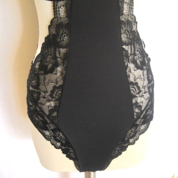 Blush Lace Bodysuit - Picture 3 of 11